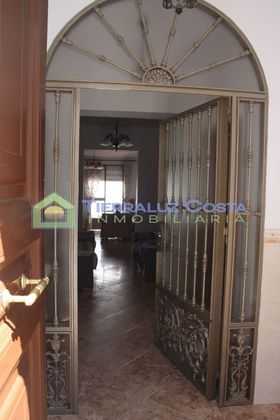 Foto 2 de Casa adossada en venda a Lepe ciudad de 4 habitacions amb terrassa i aire acondicionat