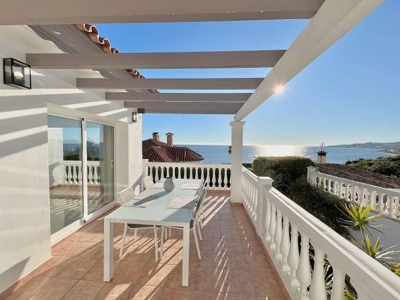 Foto 2 de Chalet en venta en El Faro de Calaburra - Chaparral de 5 habitaciones con terraza y piscina
