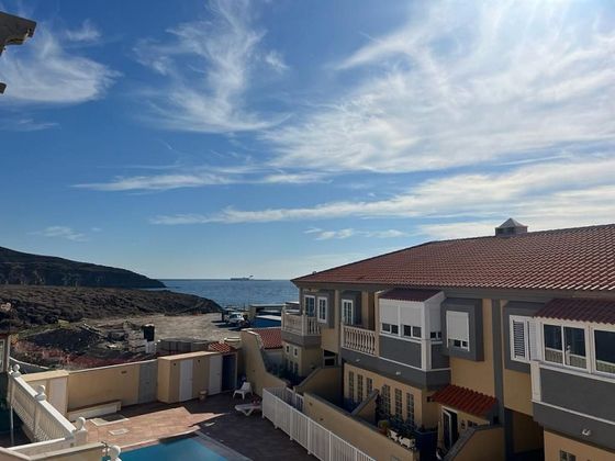 Foto 1 de Dúplex en venda a El Médano de 3 habitacions amb terrassa i piscina