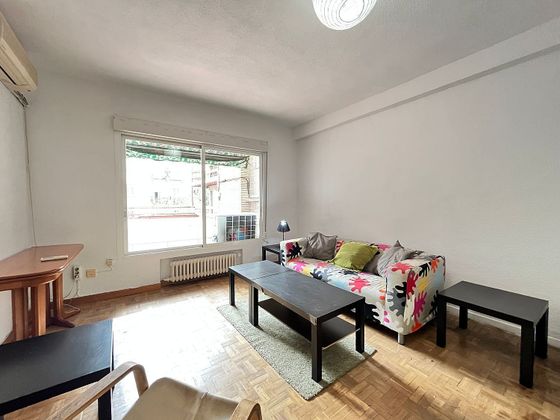 Foto 1 de Alquiler de piso en Acacias de 3 habitaciones con muebles y aire acondicionado