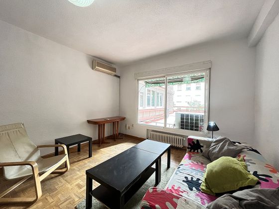 Foto 1 de Venta de piso en Acacias de 3 habitaciones con muebles y aire acondicionado
