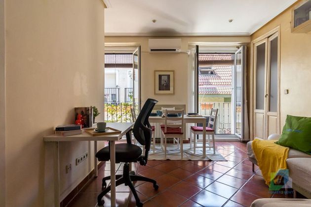 Foto 2 de Alquiler de piso en calle De Antonio Grilo de 2 habitaciones con muebles y balcón