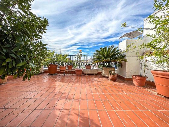 Foto 2 de Àtic en venda a calle Antoni Guadi de 2 habitacions amb terrassa i balcó