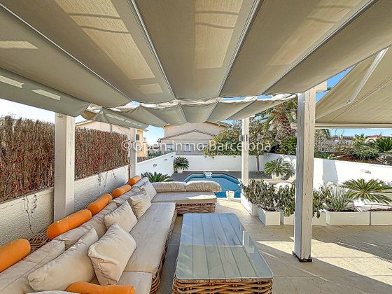 Foto 2 de Casa en venda a calle Del Tennis de 4 habitacions amb terrassa i piscina