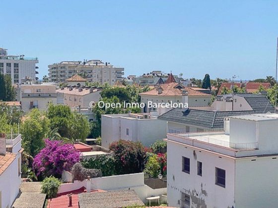 Foto 2 de Venta de casa en paseo De Vilanova de 2 habitaciones con terraza y balcón