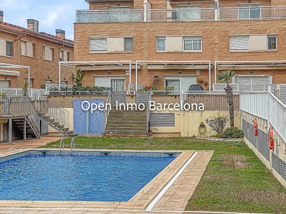Foto 2 de Casa en venda a calle De Mars Mortes de 4 habitacions amb terrassa i piscina