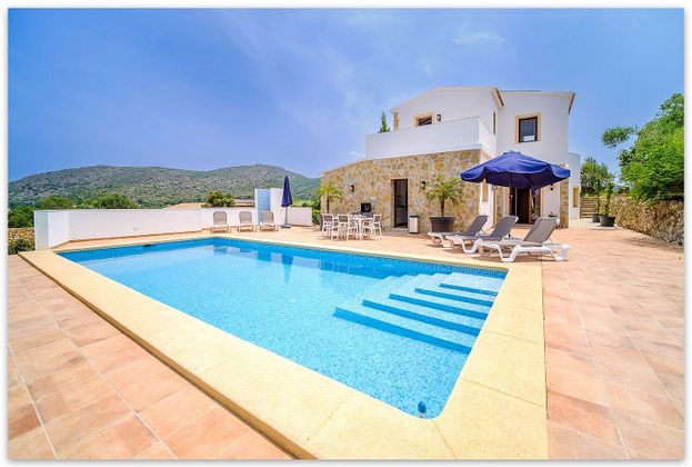 Foto 1 de Venta de chalet en Pedreguer de 3 habitaciones con terraza y piscina