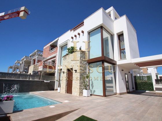 Foto 1 de Xalet en venda a Playa de las Gaviotas-El Pedrucho de 3 habitacions amb terrassa i piscina