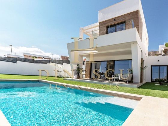 Foto 1 de Xalet en venda a Pueblo Levante de 4 habitacions amb terrassa i piscina