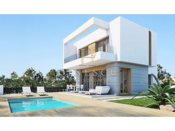 Foto 1 de Chalet en venta en Montesinos (Los) de 3 habitaciones con terraza y piscina