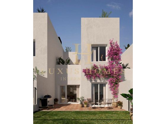 Foto 2 de Casa adossada en venda a Monforte del Cid de 3 habitacions amb terrassa i piscina