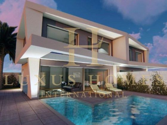 Foto 2 de Casa adossada en venda a Gran Alacant de 4 habitacions amb terrassa i piscina