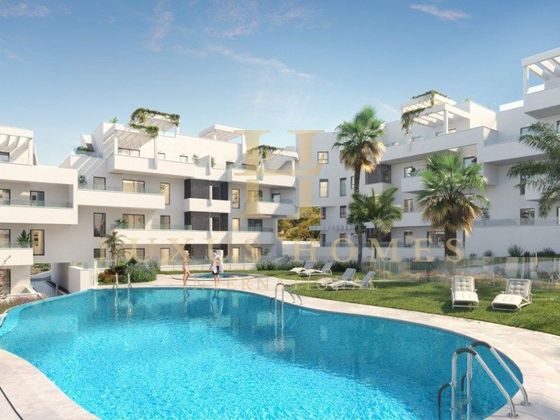 Foto 1 de Piso en venta en La Malagueta - La Caleta de 4 habitaciones con terraza y piscina