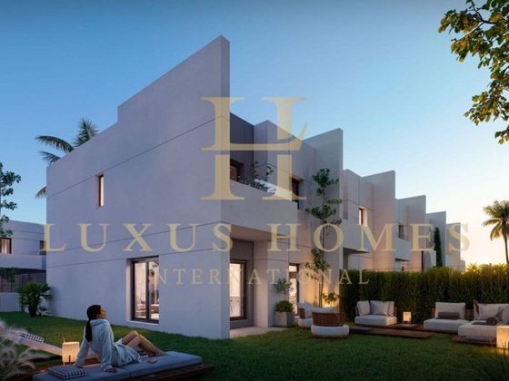 Foto 2 de Casa adosada en venta en Centro - Vélez-Málaga de 3 habitaciones con terraza y piscina