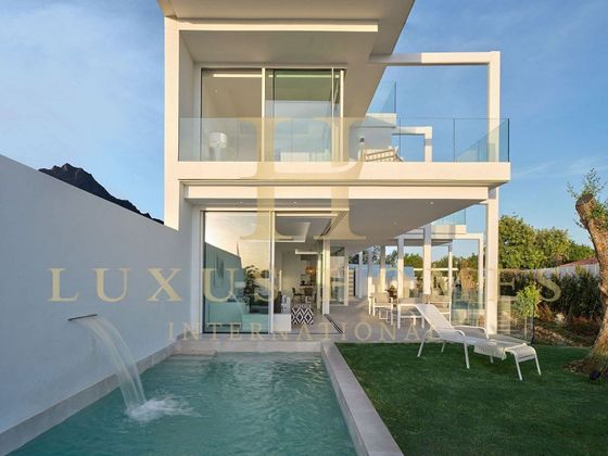 Foto 1 de Xalet en venda a Playa Bajadilla - Puertos de 3 habitacions amb terrassa i piscina