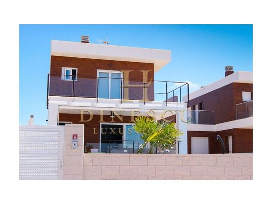Foto 1 de Xalet en venda a Gran Alacant de 3 habitacions amb terrassa i piscina