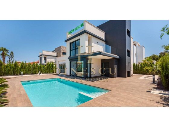 Foto 1 de Chalet en venta en Playa Honda - Playa Paraíso de 4 habitaciones con terraza y piscina