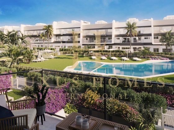 Foto 1 de Piso en venta en Gran Alacant de 2 habitaciones con terraza y piscina