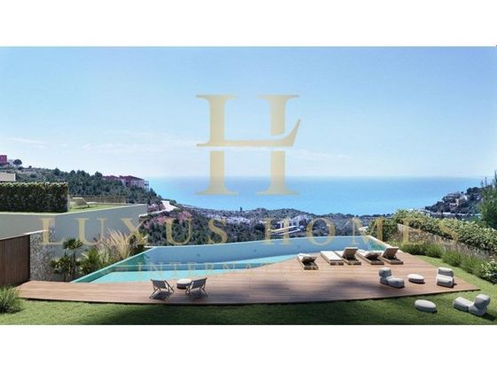 Foto 1 de Pis en venda a Zona Playa de la Concha de 3 habitacions amb terrassa i piscina