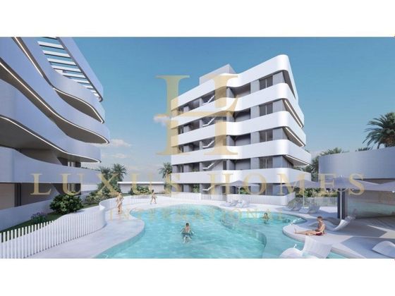 Foto 2 de Venta de ático en Guardamar Playa de 2 habitaciones con terraza y piscina