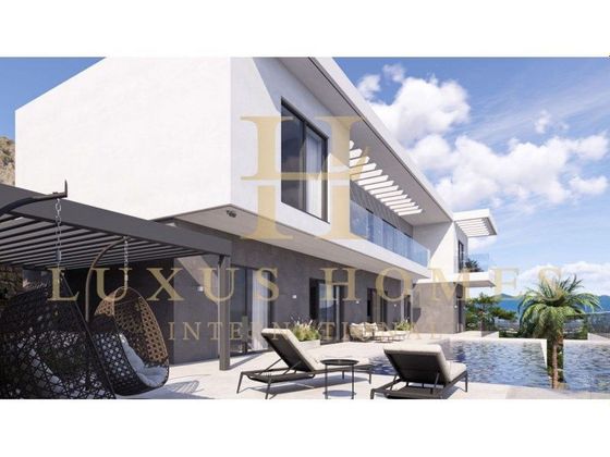 Foto 1 de Chalet en venta en Cala de Finestrat de 7 habitaciones con terraza y piscina