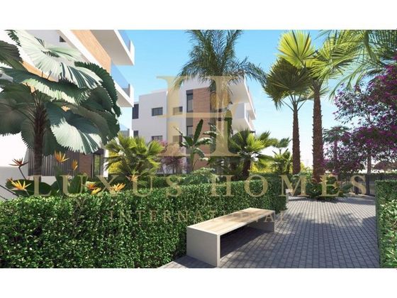 Foto 2 de Piso en venta en Centro - Alcazares, Los de 2 habitaciones con terraza y piscina
