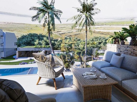 Foto 2 de Àtic en venda a Las Viñas de 2 habitacions amb terrassa i piscina