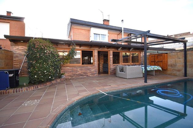 Foto 1 de Casa en venta en Deportivo Galapagar - Los Almendros de 4 habitaciones con terraza y piscina