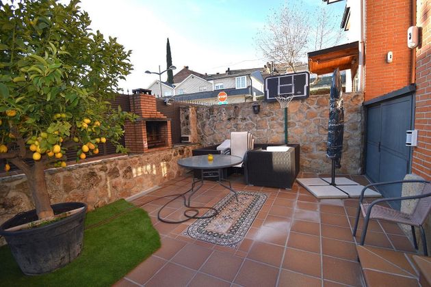 Foto 2 de Casa en venda a Deportivo Galapagar - Los Almendros de 4 habitacions amb terrassa i piscina