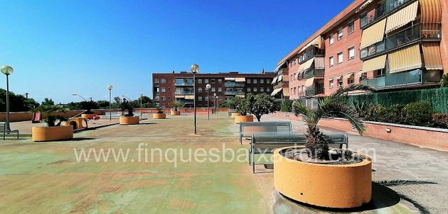 Foto 2 de Venta de piso en Centre - Castelldefels de 3 habitaciones con terraza y piscina