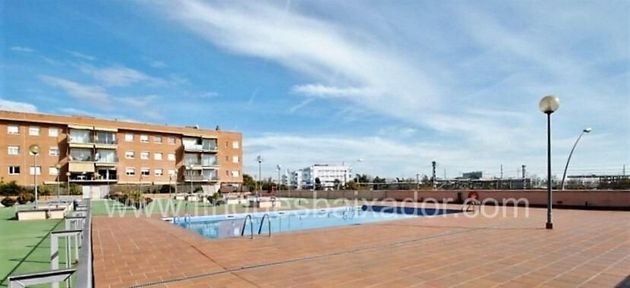 Foto 1 de Venta de piso en Centre - Castelldefels de 3 habitaciones con terraza y piscina