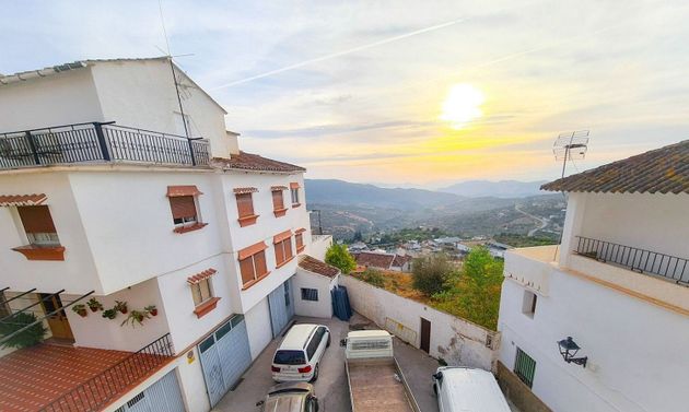 Foto 2 de Piso en venta en Casarabonela de 5 habitaciones con terraza y garaje