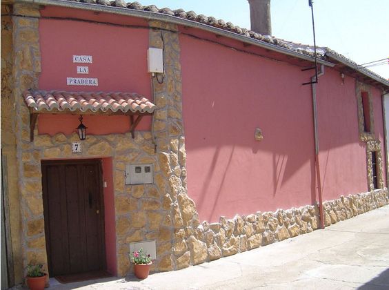 Foto 1 de Casa en venda a calle San Miguel de 3 habitacions amb jardí i calefacció