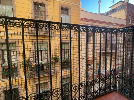 Foto 2 de Pis en lloguer a La Barceloneta amb balcó