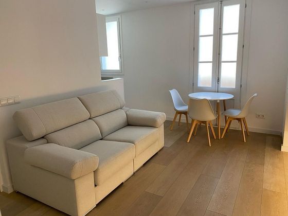 Foto 2 de Pis en lloguer a Sant Pere, Santa Caterina i la Ribera de 1 habitació amb mobles i balcó