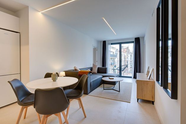 Foto 2 de Alquiler de piso en calle Placeta D'anna Murìa de 2 habitaciones con terraza y piscina