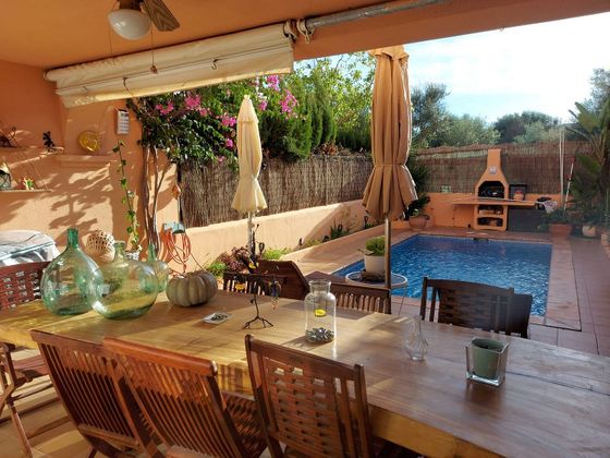 Foto 1 de Casa adosada en venta en S'Eixample - Can Misses de 4 habitaciones con terraza y piscina
