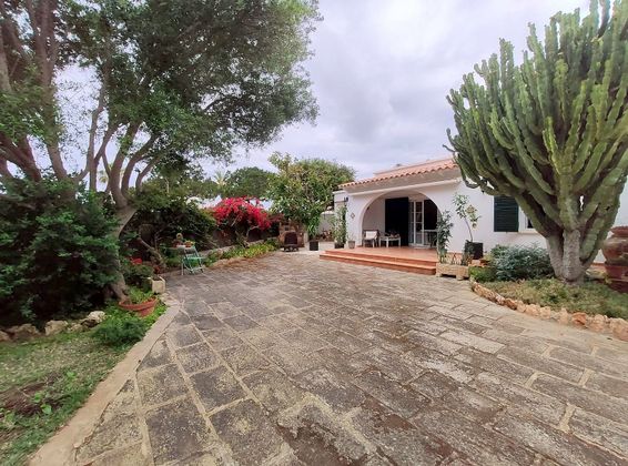 Foto 1 de Casa adosada en venta en Ciutadella de 2 habitaciones con terraza y piscina