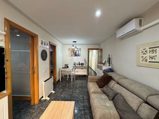 Foto 1 de Piso en venta en Artigas - Llefià de 3 habitaciones con balcón y aire acondicionado