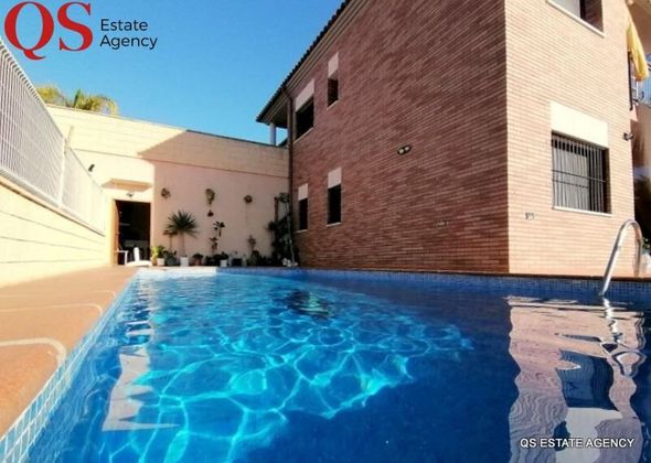 Foto 2 de Chalet en venta en Les Brises de Calafell - Segur de Dalt de 4 habitaciones con terraza y piscina