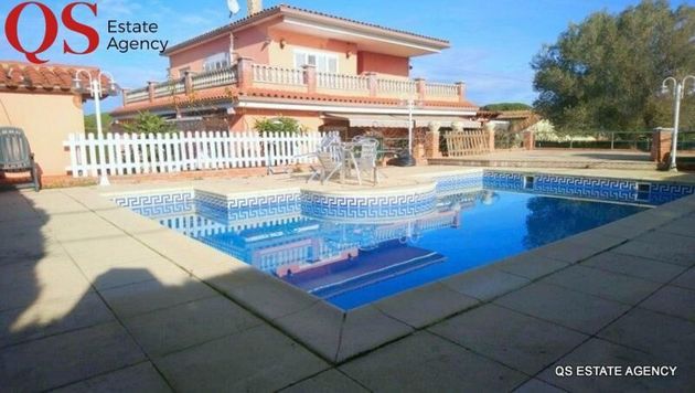 Foto 1 de Xalet en venda a Caldes de Malavella de 5 habitacions amb terrassa i piscina