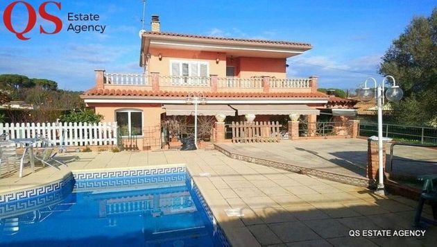 Foto 2 de Chalet en venta en Caldes de Malavella de 5 habitaciones con terraza y piscina