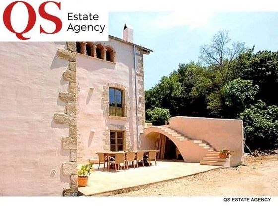 Foto 2 de Casa rural en venta en Porqueres de 5 habitaciones con terraza y piscina