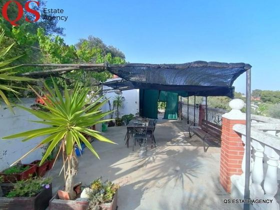Foto 2 de Chalet en venta en Costa Cunit - Els Jardins - Els  Rosers de 4 habitaciones con terraza y piscina