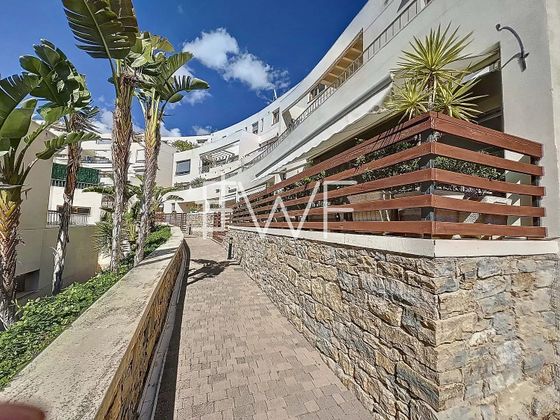 Foto 1 de Piso en venta en Los Monteros - Bahía de Marbella de 3 habitaciones con terraza