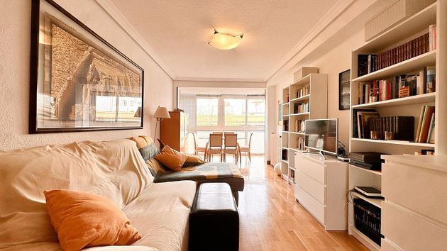 Foto 2 de Venta de piso en Vallehermoso de 2 habitaciones con terraza y aire acondicionado