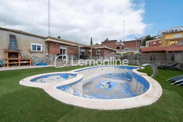 Foto 1 de Casa en venda a Viladecavalls de 5 habitacions amb terrassa i piscina