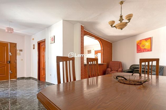 Foto 1 de Casa en venda a Benamocarra de 4 habitacions amb terrassa i garatge