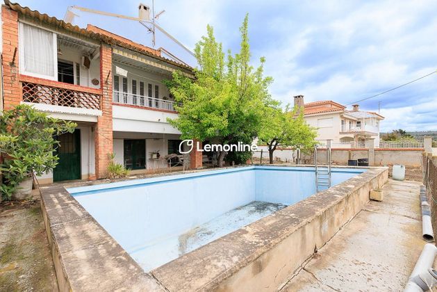 Foto 1 de Casa en venda a Flix de 5 habitacions amb terrassa i piscina