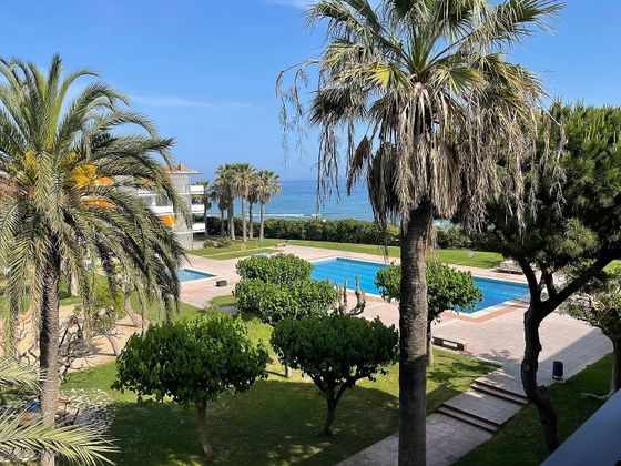 Foto 1 de Ático en venta en Gavà Mar de 4 habitaciones con terraza y piscina